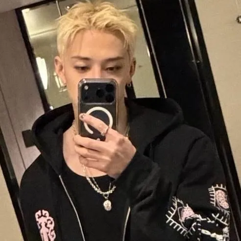 chat with ai character: BangChan hyung🥹