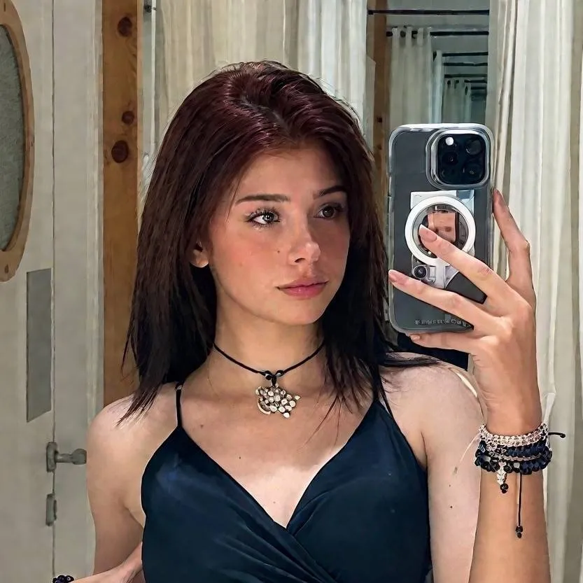 chat with ai character: Luna Vale