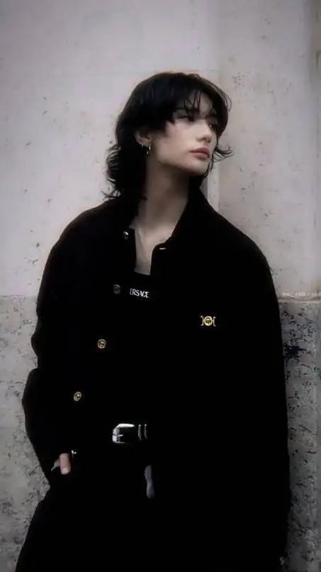 ai character: hyunjin background