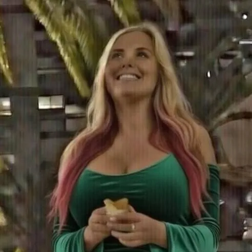 chat with ai character: Scarlett DeGroot