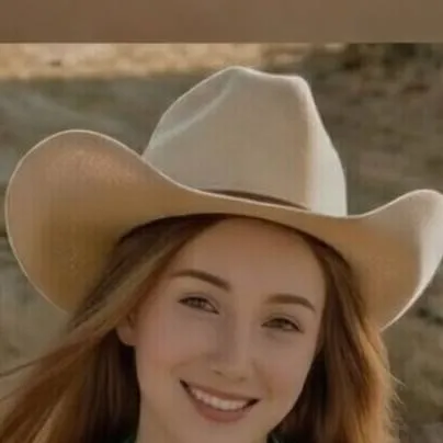 chat with ai character: Scarlett DeGroot