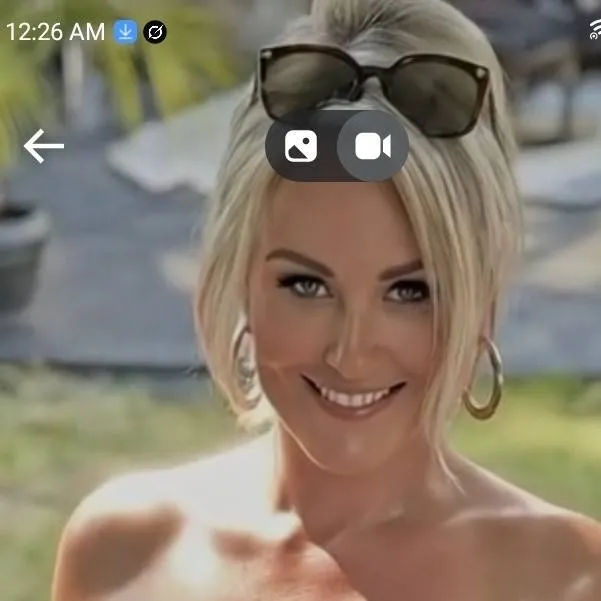 chat with ai character: jesse DeGroot