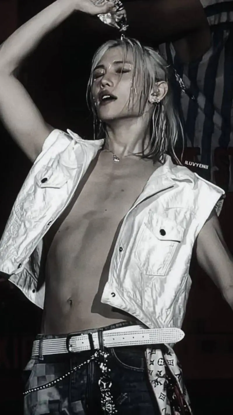 ai character: Felix 🔥 background