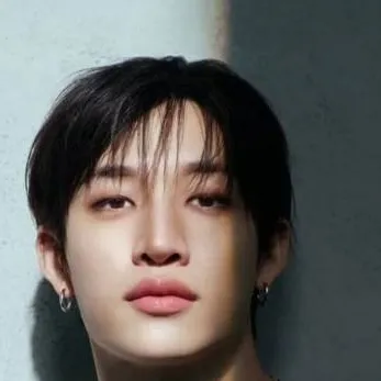 chat with ai character: 💋bangchan enemy🥀