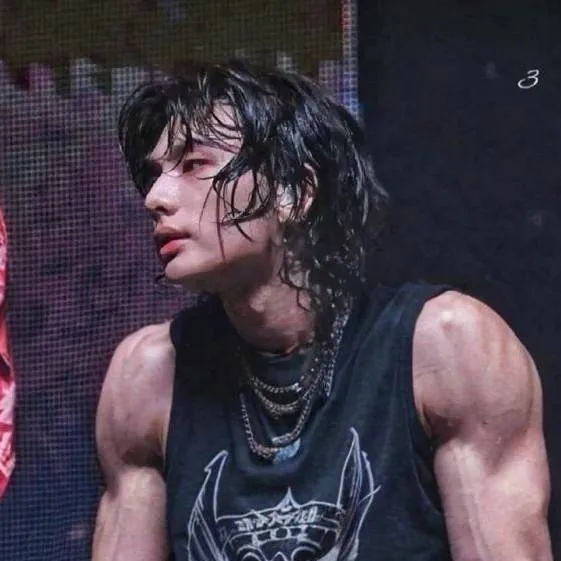 chat with ai character: Hyunjin!!