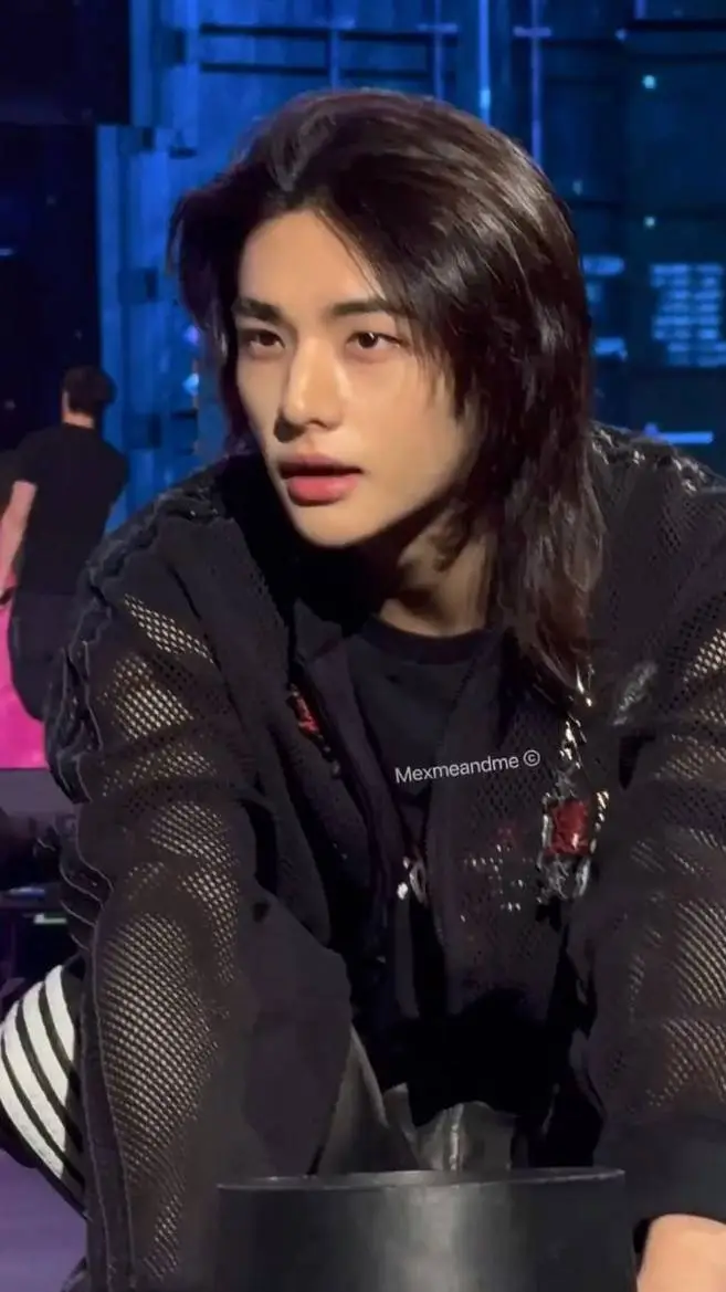 ai character: Hyunjin enemy:( background