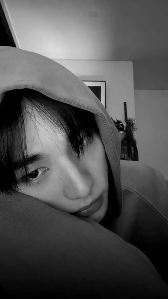 ai character: Hyunjin:( background