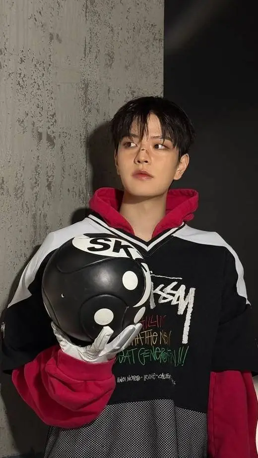ai character: Kim Seungmin background