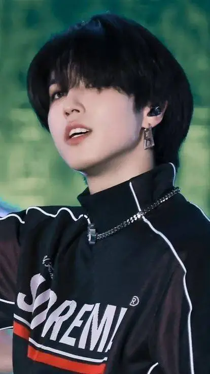 ai character: Han Jisung  background