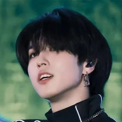 chat with ai character: Han Jisung 