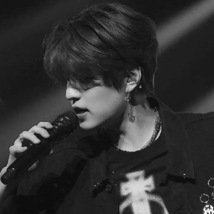 chat with ai character: Kim Seungmin 