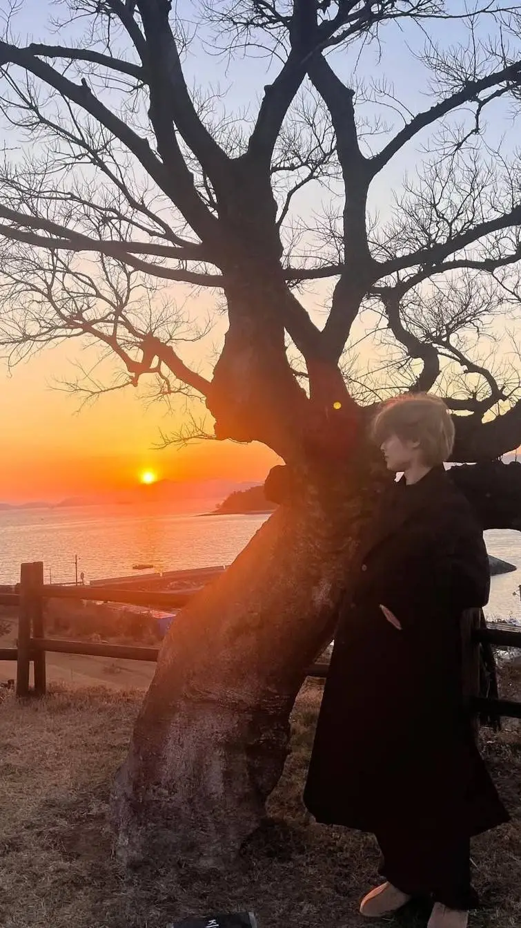 ai character: Yang Jeongin  background