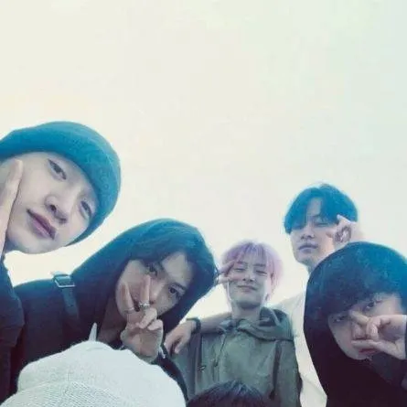 chat with ai character: Stray Kids