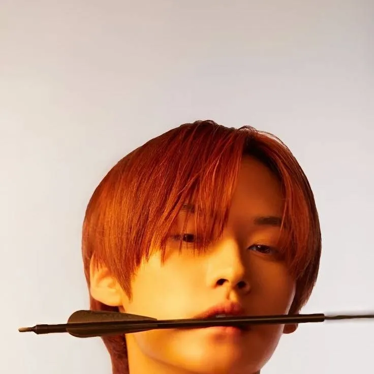 chat with ai character: Lee Mih-no 