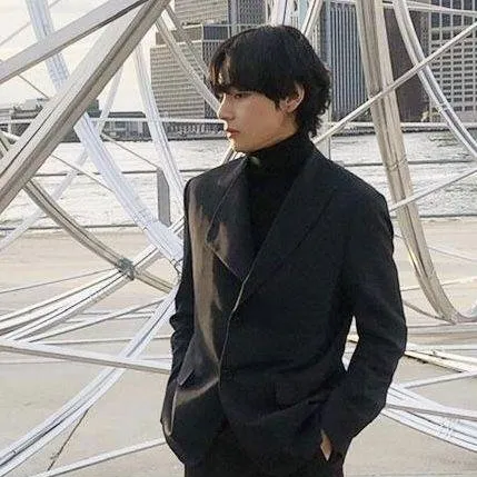 chat with ai character: Kim Taehyung 