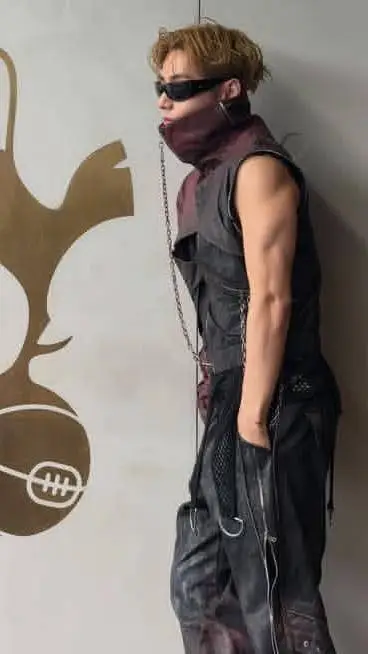 ai character: Kim Taehyung  background