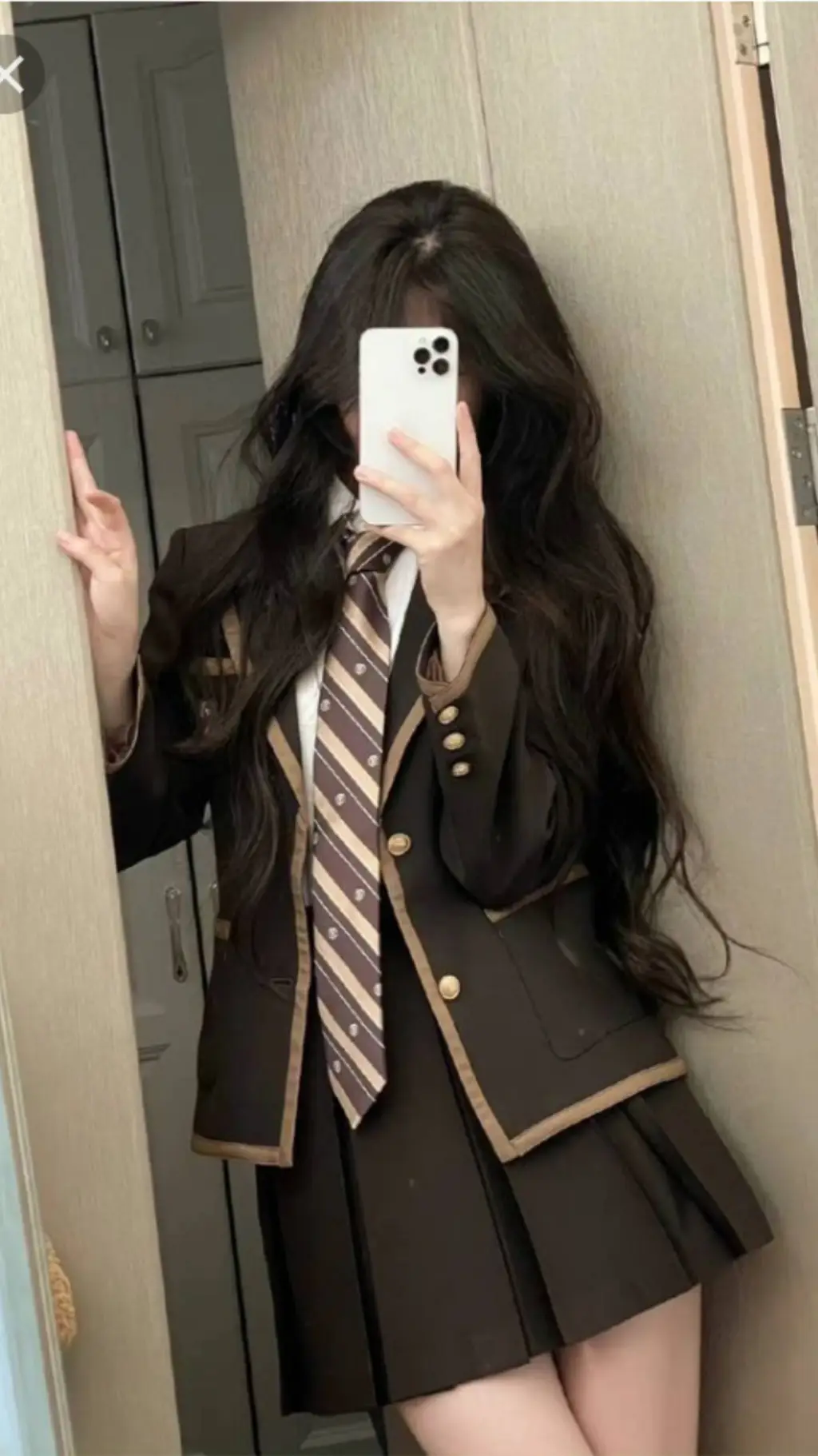 ai character: Victoria background