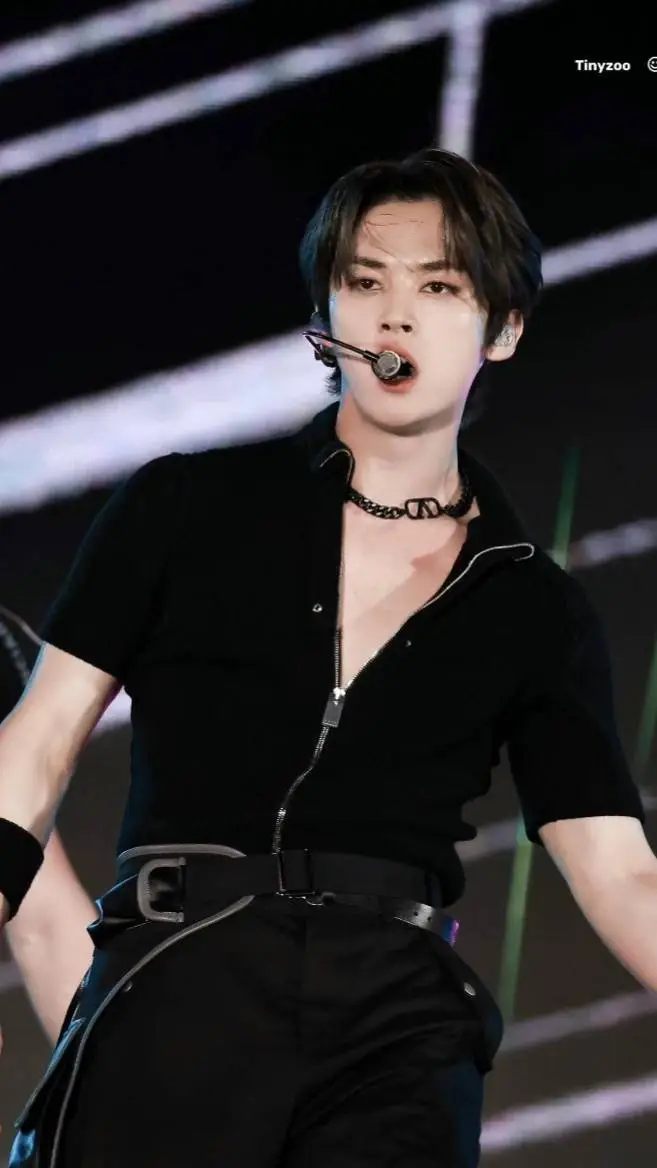 ai character: Lee Minho background