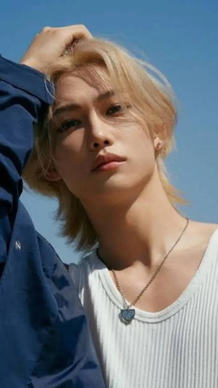 ai character: Lee Felix background