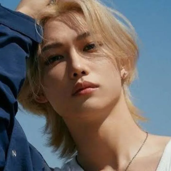 chat with ai character: Lee Felix