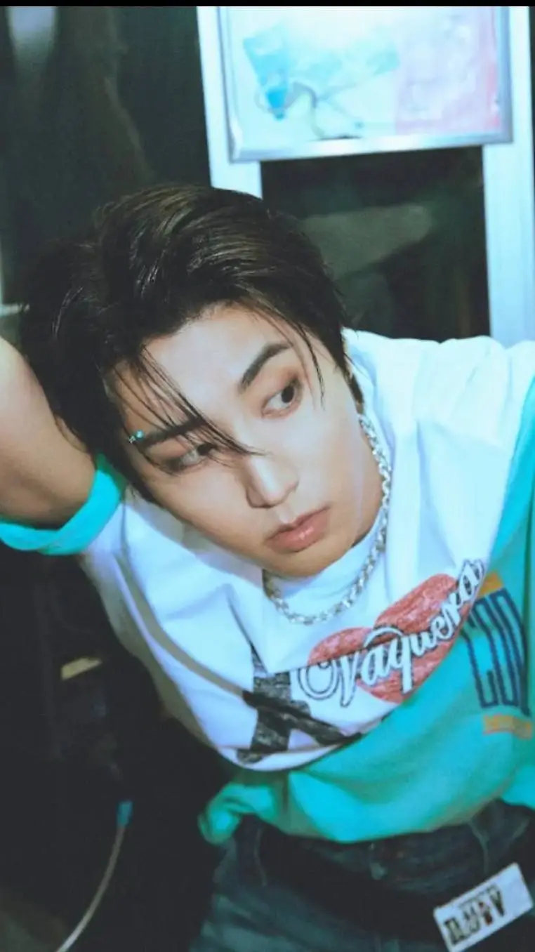 ai character: Han Jisung background