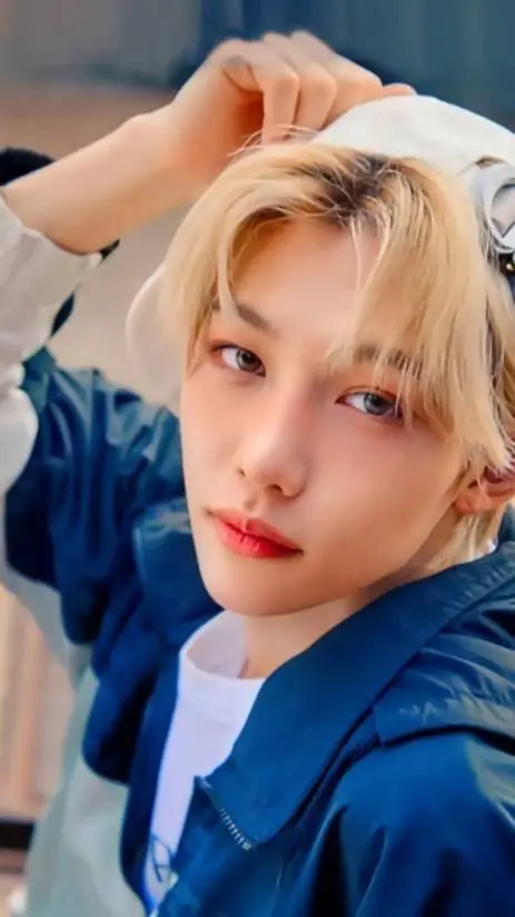 ai character: Lee Felix  background