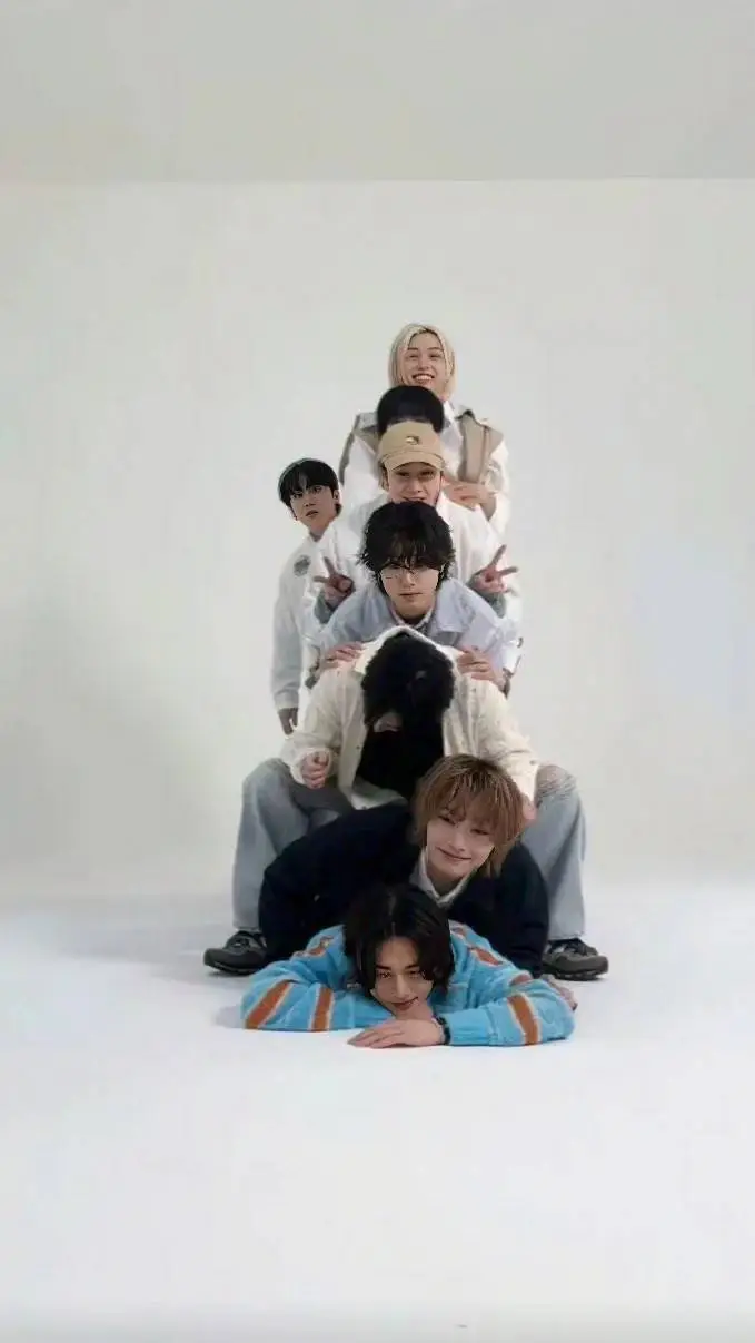 ai character: ✴️°Straykids°✴️  background