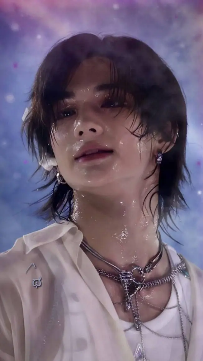 ai character: Hyunjin  background