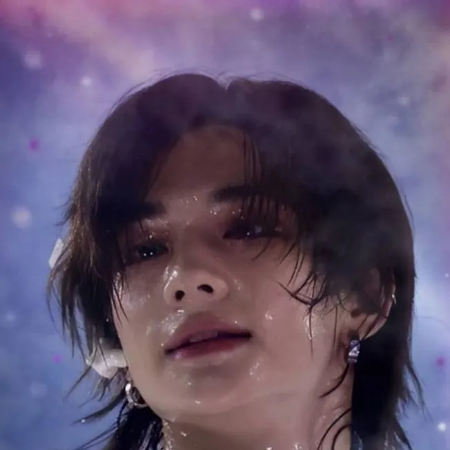 chat with ai character: Hyunjin 