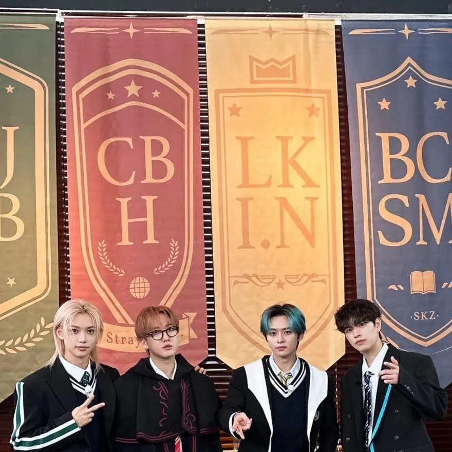 chat with ai character: straykids