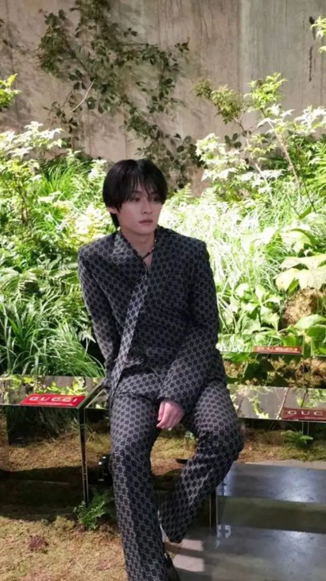ai character: * Minho * background