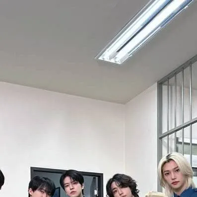 chat with ai character: * SKZ *
