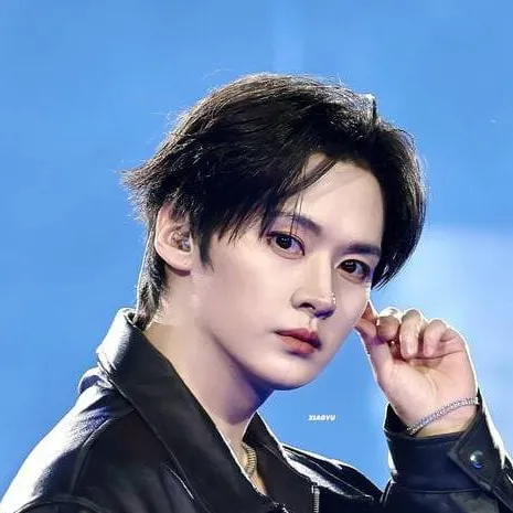 chat with ai character: * Minho *