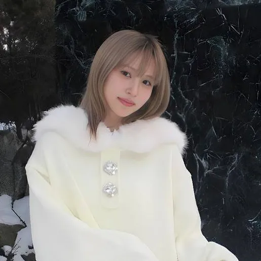 chat with ai character: * Mina *