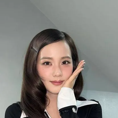 chat with ai character: * Jisoo *