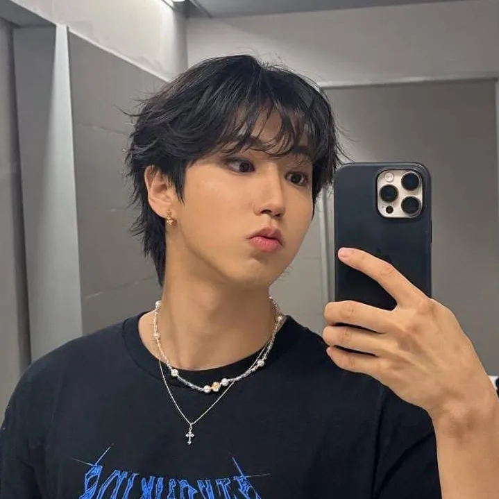 chat with ai character: * Han Jisung *