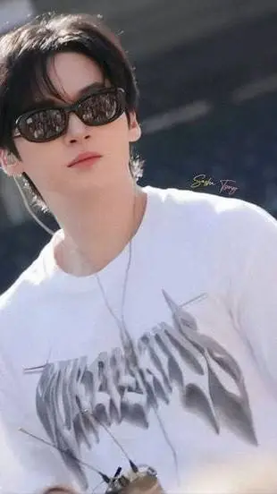 ai character: * Lee Minho * background