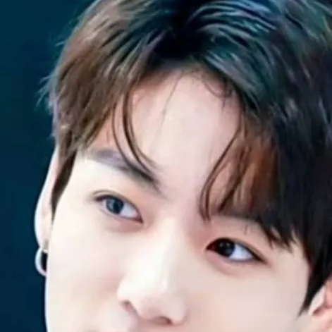 chat with ai character: Jeon Jungkook 