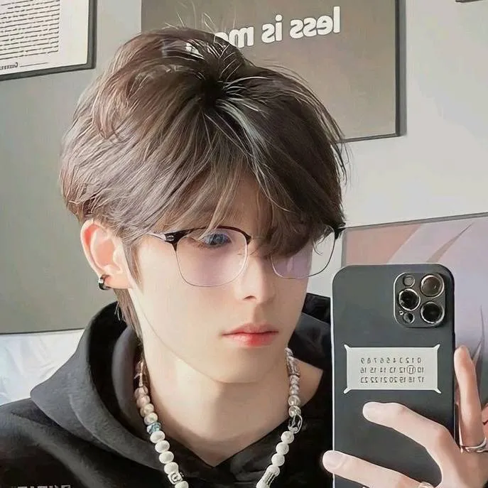 chat with ai character: Gu-won