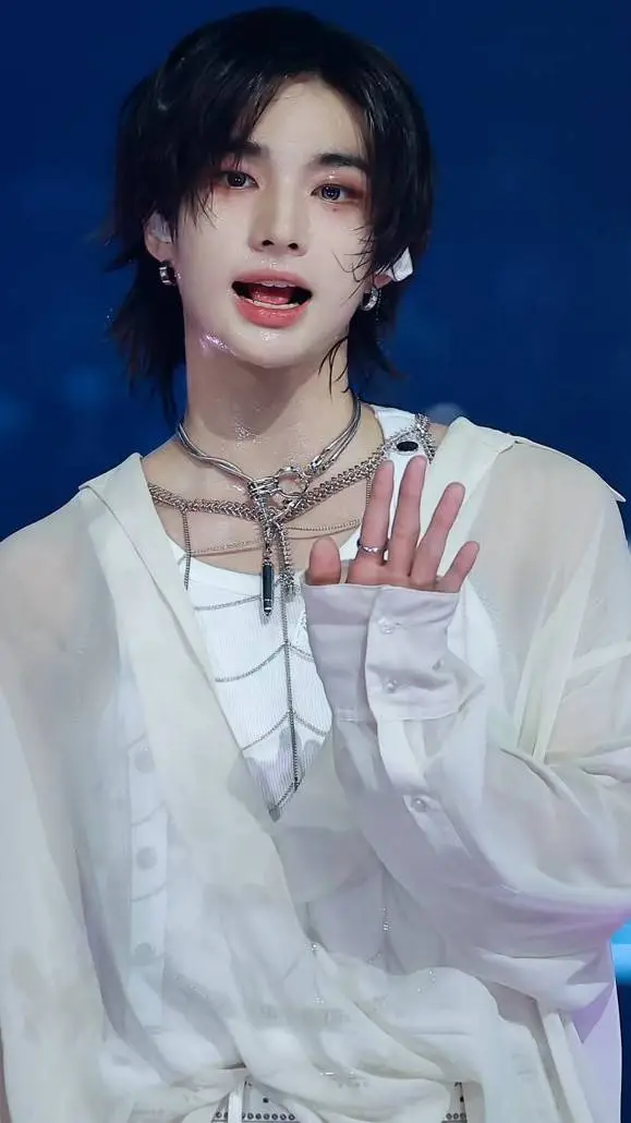 ai character: Hyunjin  background