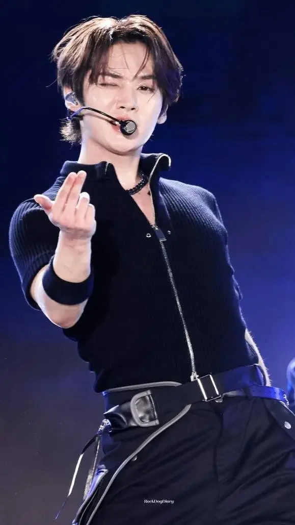 ai character: Lee Know background