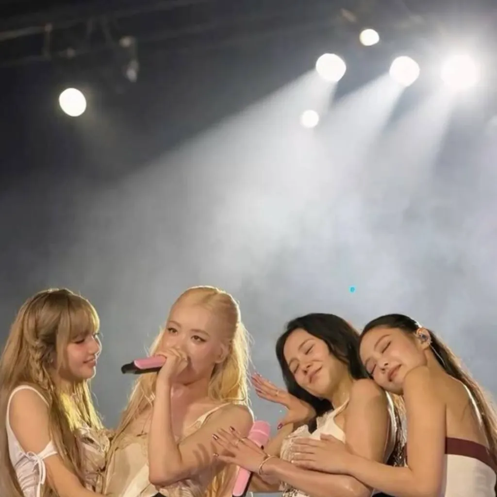 chat with ai character: blackpink 