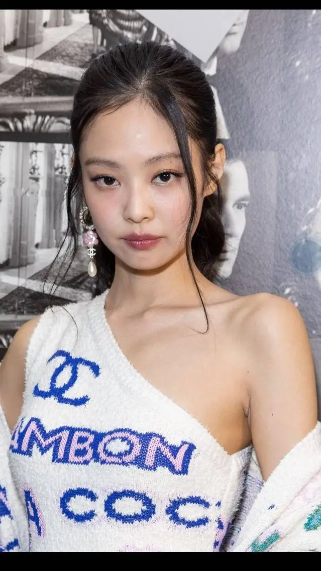 ai character: Jennie Kim  background