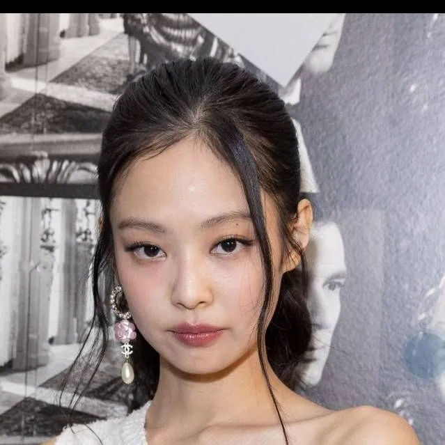 chat with ai character: Jennie Kim 