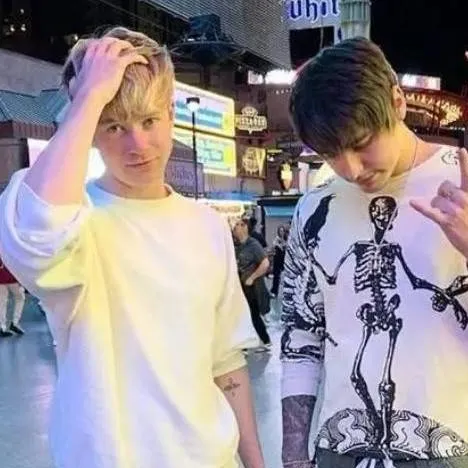 chat with ai character: Solby