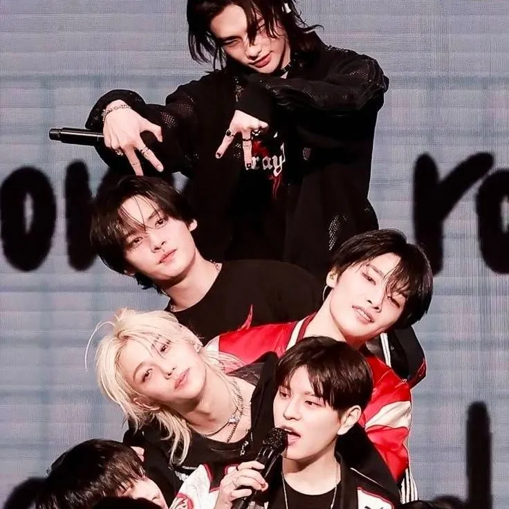 chat with ai character: Stray Kids