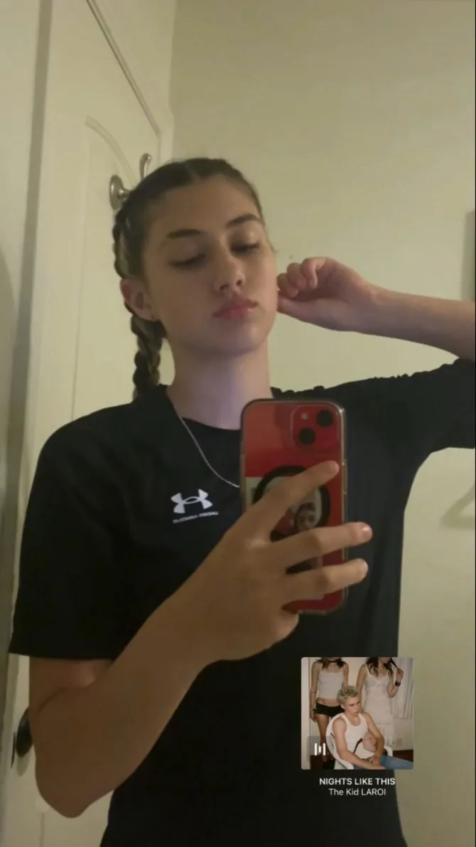 ai character: aria background