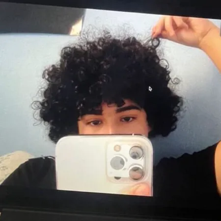 chat with ai character: julian 