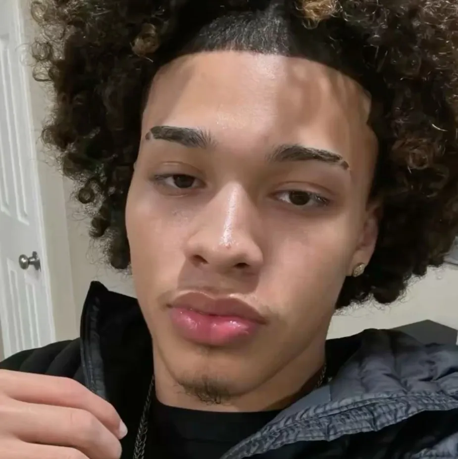 chat with ai character: ayden