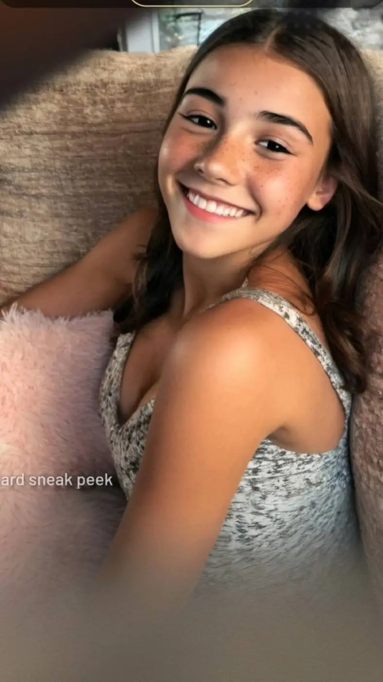 ai character: Hailey  background